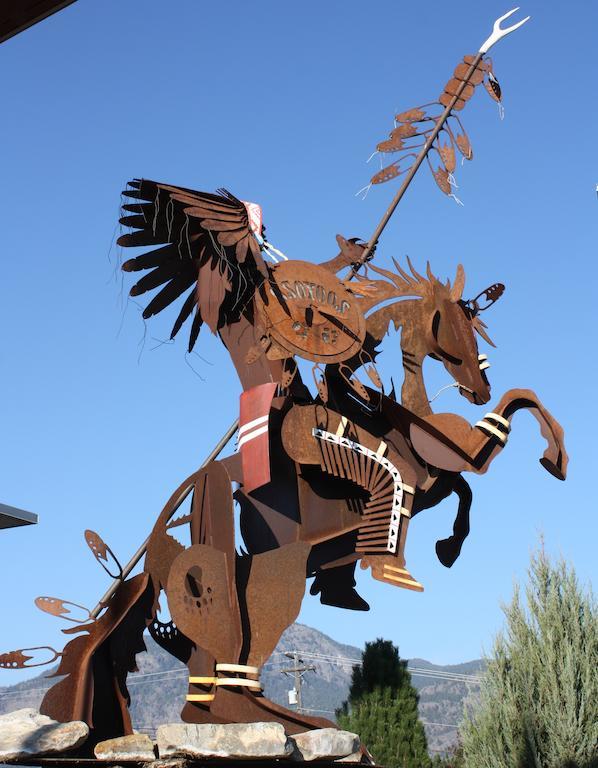 A Okanagan Lakeview Inn Келоуна Экстерьер фото