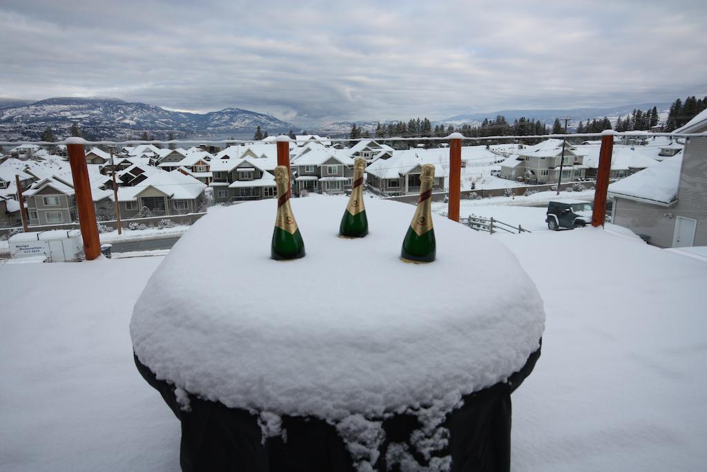 A Okanagan Lakeview Inn Келоуна Экстерьер фото