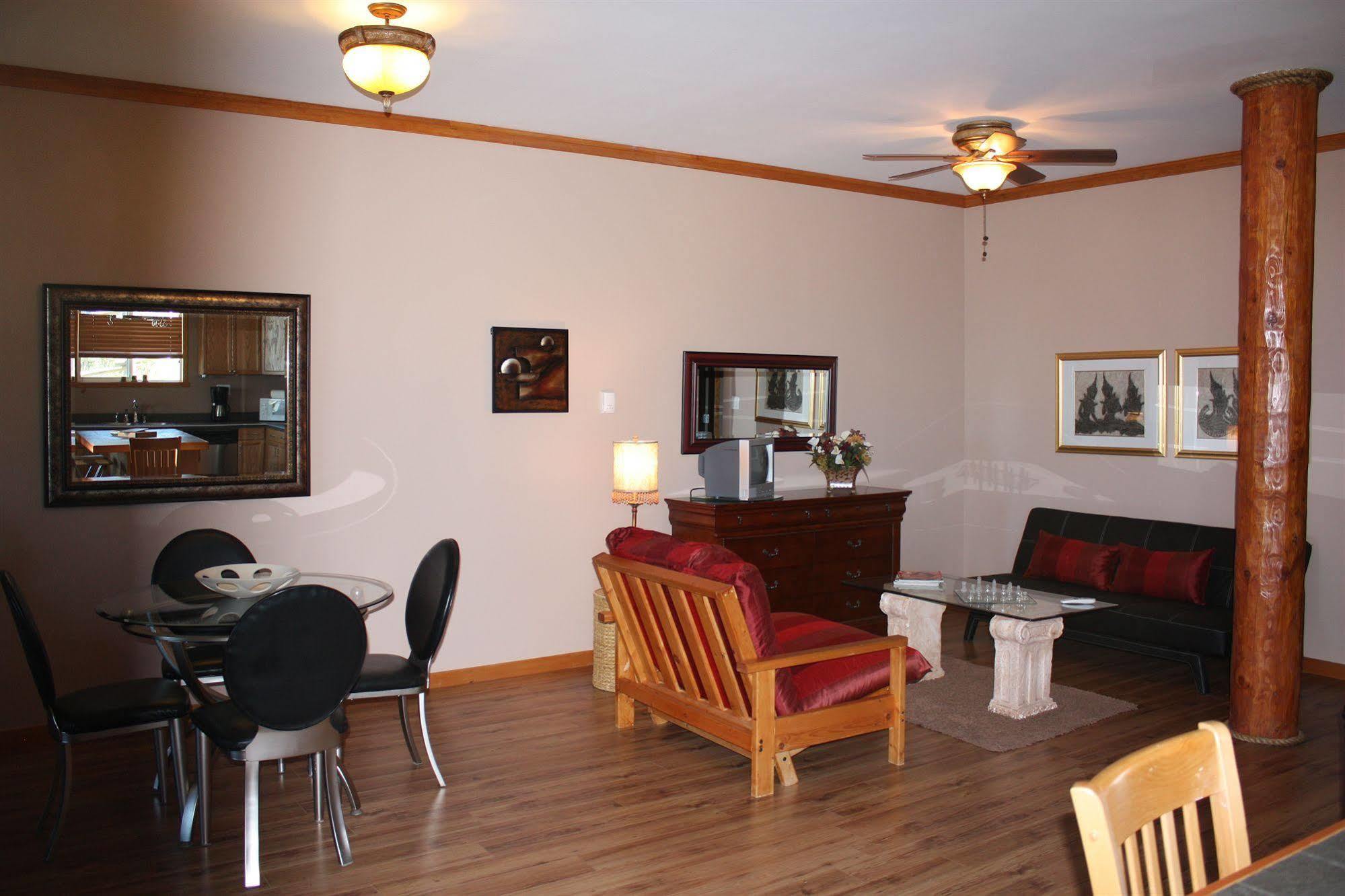 A Okanagan Lakeview Inn Келоуна Экстерьер фото