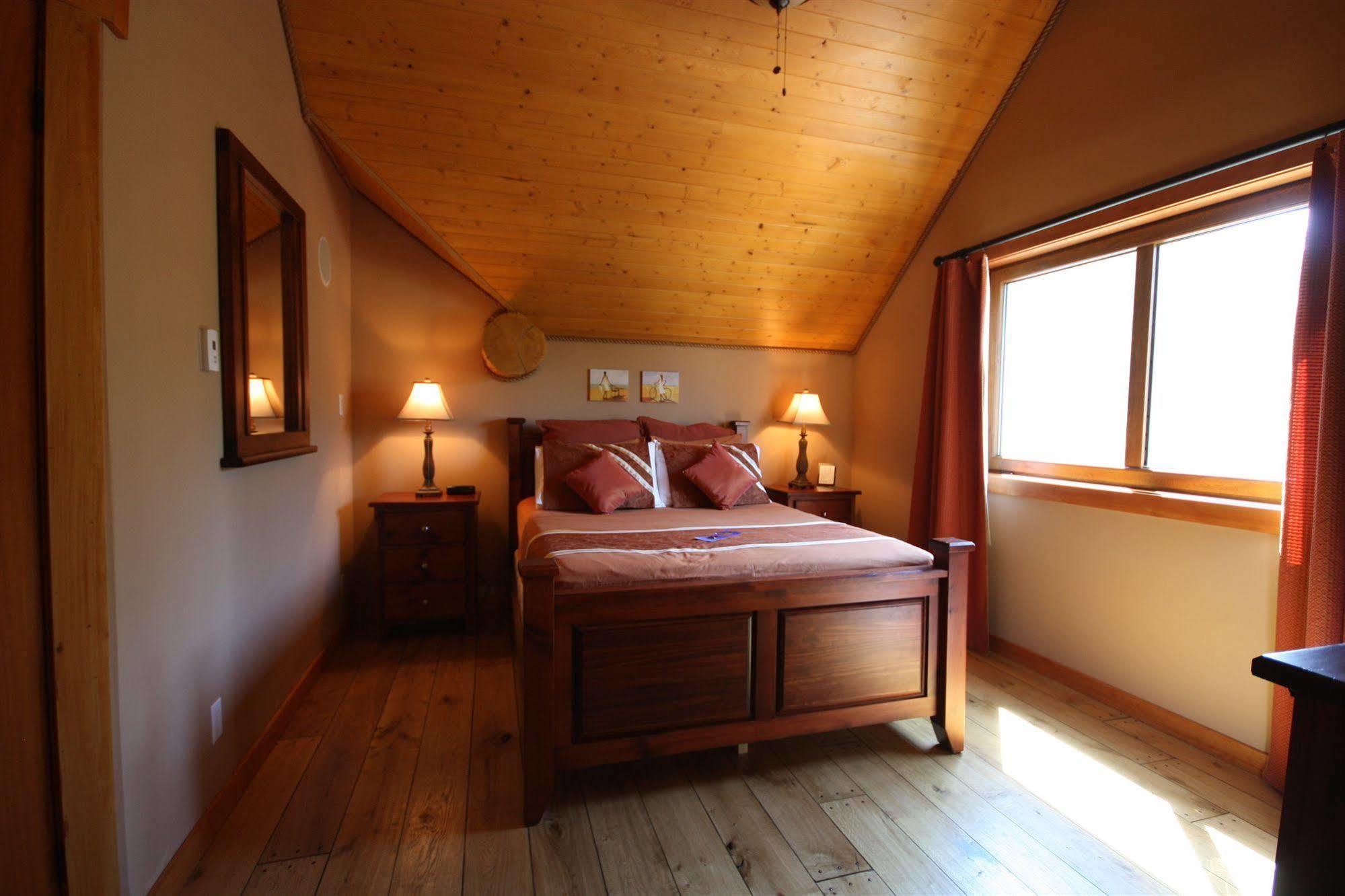 A Okanagan Lakeview Inn Келоуна Экстерьер фото