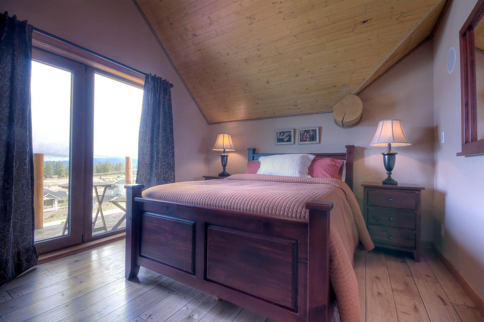 A Okanagan Lakeview Inn Келоуна Экстерьер фото