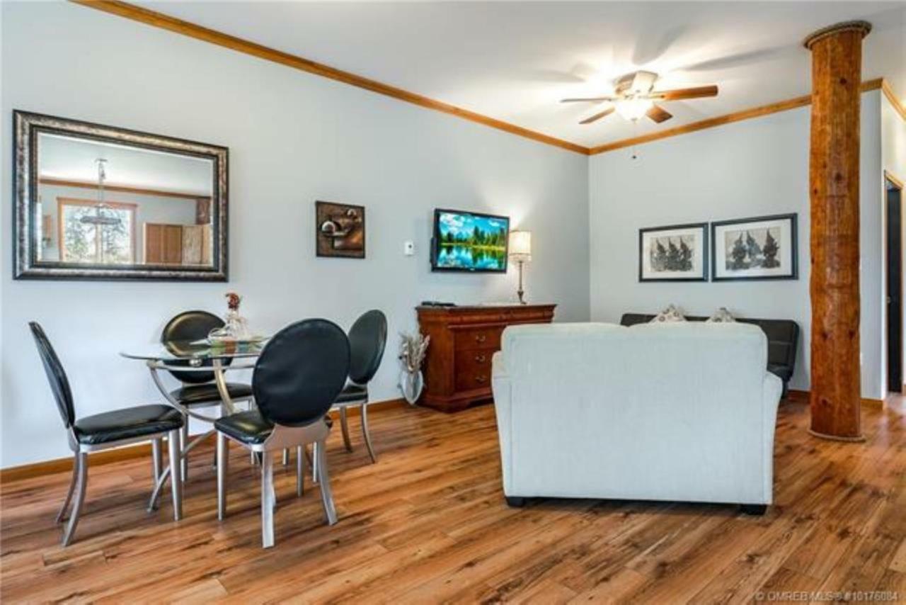 A Okanagan Lakeview Inn Келоуна Экстерьер фото
